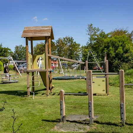 Chalet 556 Op Recreatiepark De Wielen 신트 마르턴 외부 사진