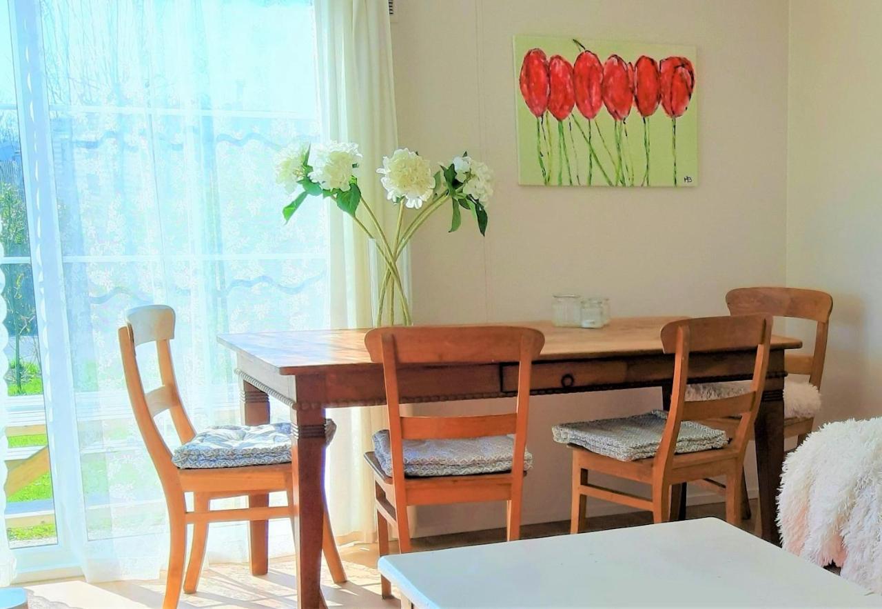 Chalet 556 Op Recreatiepark De Wielen 신트 마르턴 외부 사진